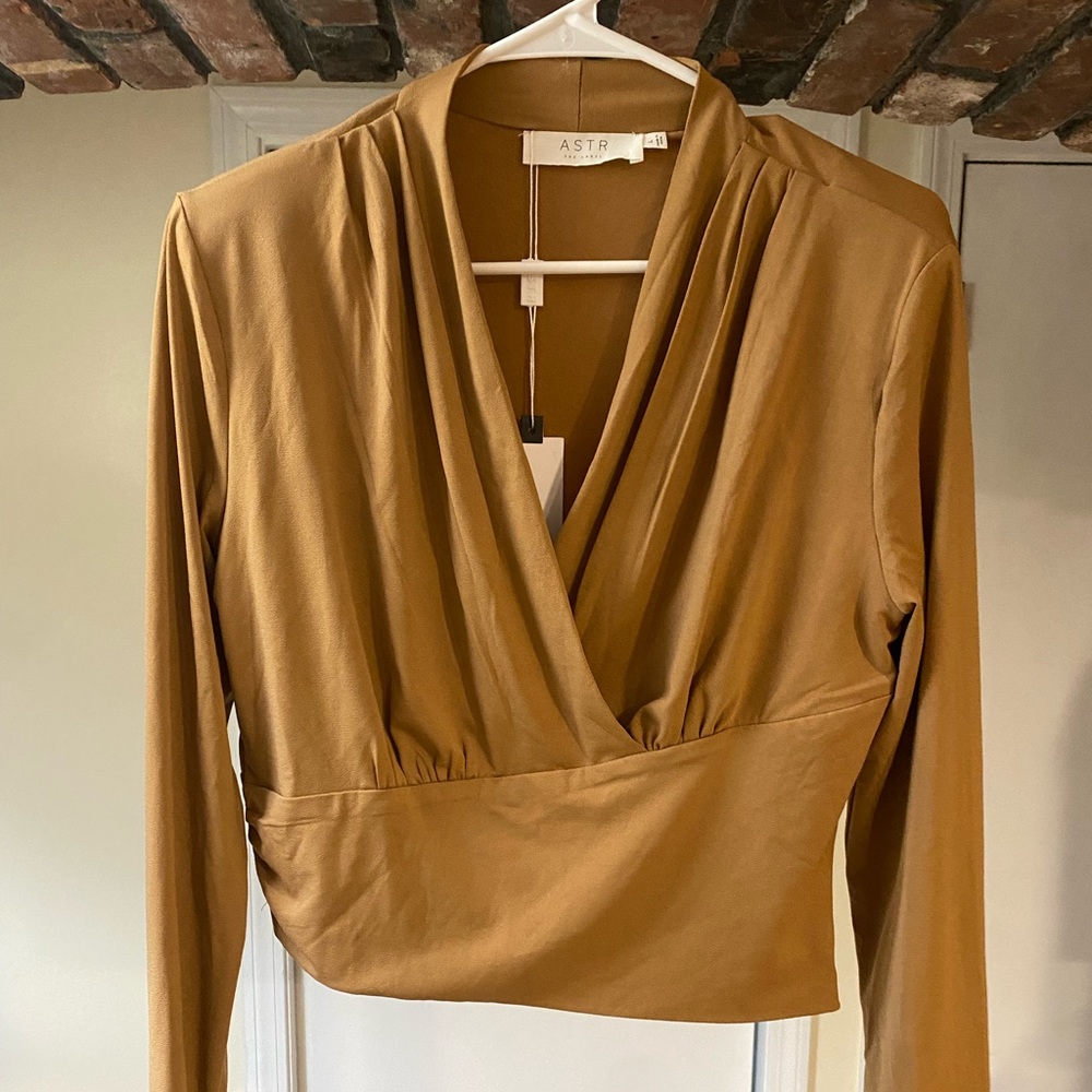 Astr The Label Woman’s Cross Over/Wrap Top Size L